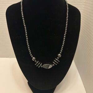 18.5” VTG Hematite? Black Reflective Beaded Necklace Barrel Clasp Gold Tone